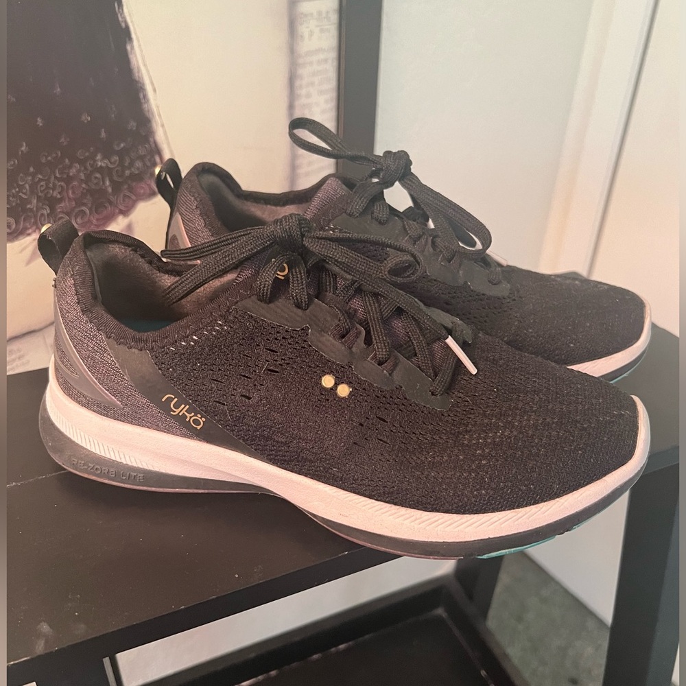 Ryka Women’s dauntless black low top running shoe